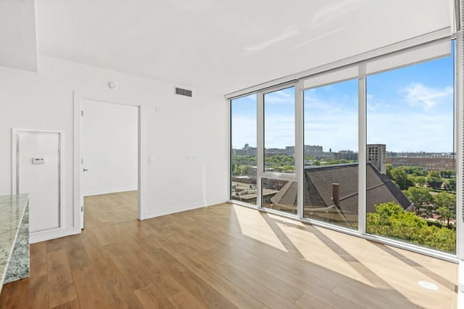 296 W Hill St, Chicago, IL 60610 - photo 5