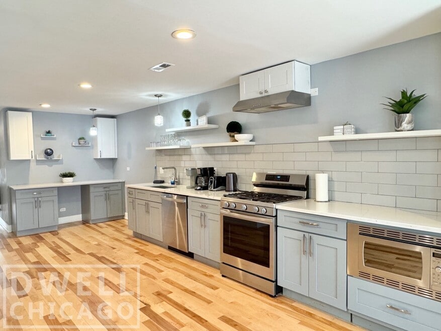 2550 W Thomas St, Chicago, IL 60622 - photo 1