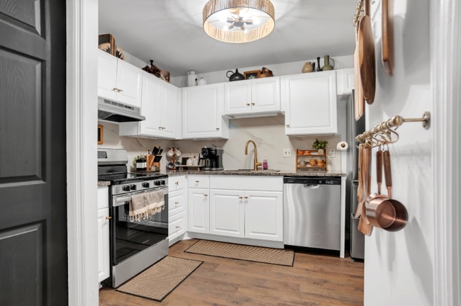 121 W Hall St unit B, Savannah, GA 31401 - photo 7