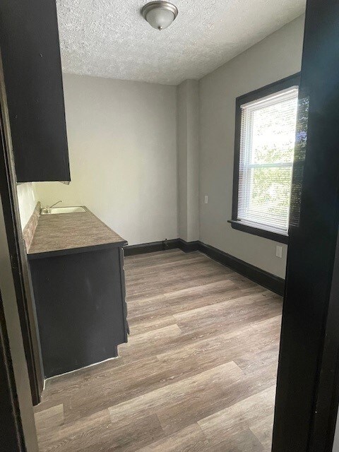 4256 E 119th St unit 4, Cleveland, OH 44105 - photo 2