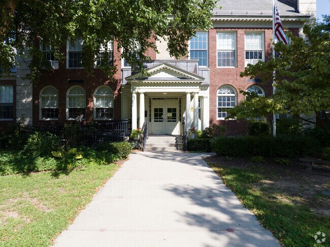Center Elementary School in the historic area of Longmeadow, MA.
