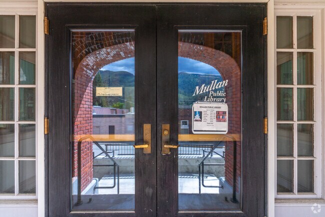 The Morning Building also features a public library.
