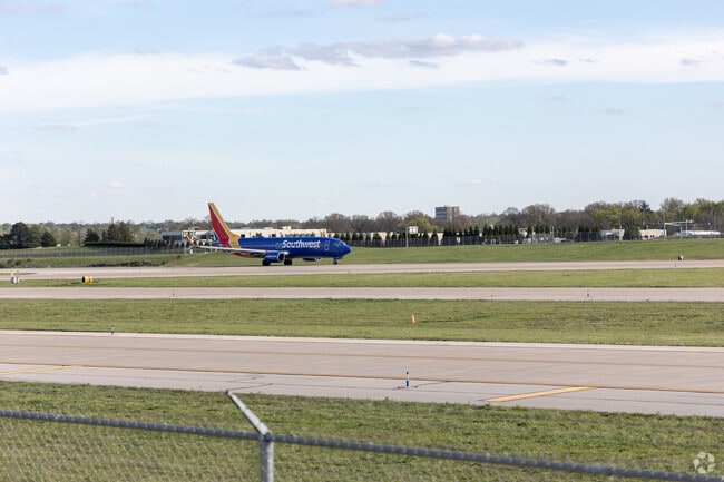 Lambert Airport is just 10 minutes away from Skinker DeBalliviere.