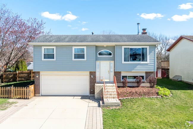 Split-level homes are common in Steeple Run.