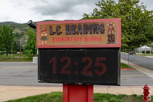 Reading Elementary School’s sign proudly displays its mascot, Wrangler.