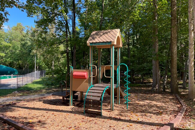 Children living in Burke Centre will love the playgrounds throughout the neighborhood.