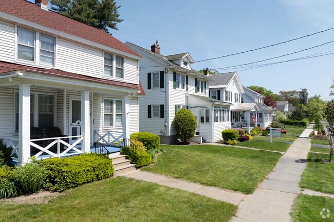 Several mixed styles are all connected with a sidewalk to be neighbors and enjoy a walk.