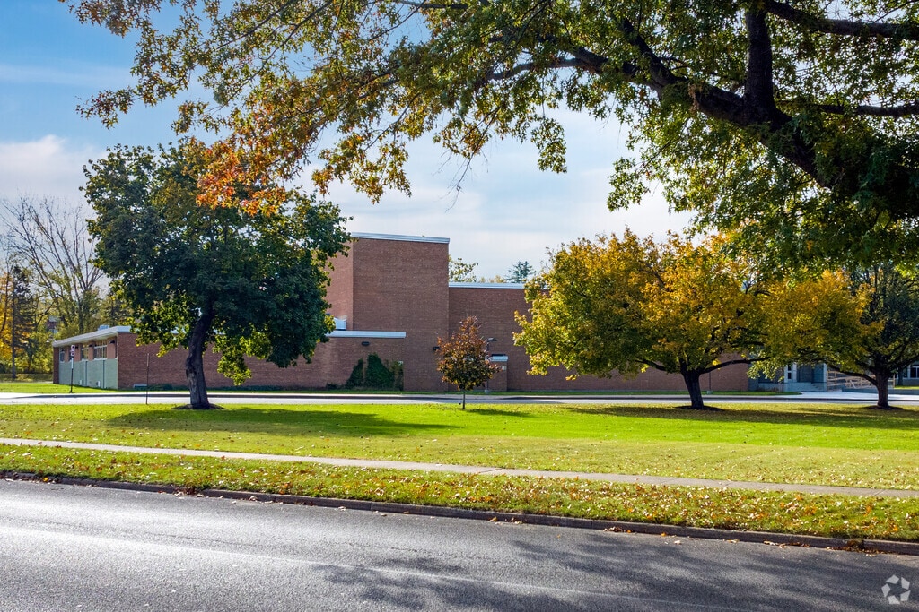 Just over 570 students attend thee Oneida Senior High School in Oneida.