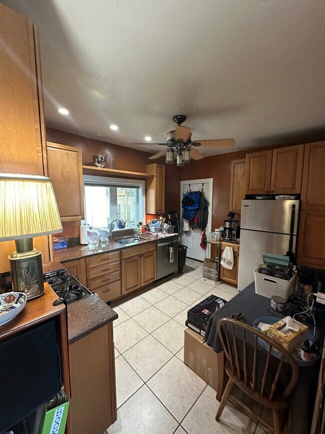 188 Lowell St unit 2, Somerville, MA 02144 - photo 3