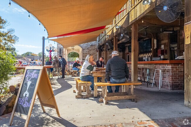 Focusing on mom-and-pop dining, Tomball’s Main Street offers cafes and spots like Ant Fire Brewpub.