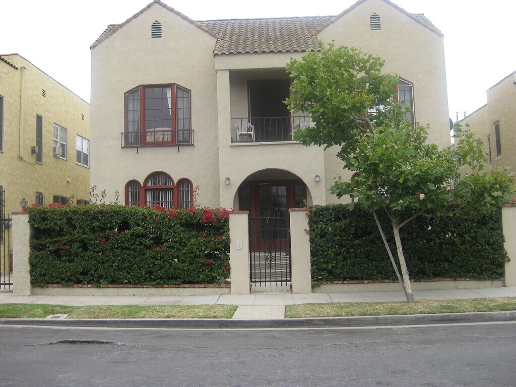 1350 Carmona Ave Unit 3, Los Angeles, CA 90019