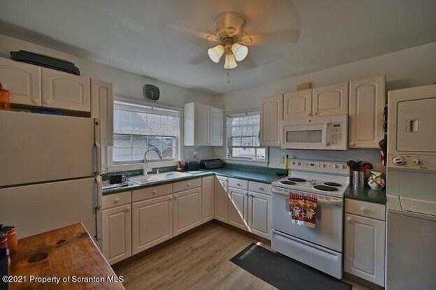 116 W Mary St unit SECOND FLOOR, Old Forge, PA 18518 - photo 4