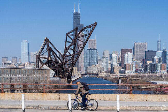 East Pilsen has stunning skyline views of Downtown Chicago.