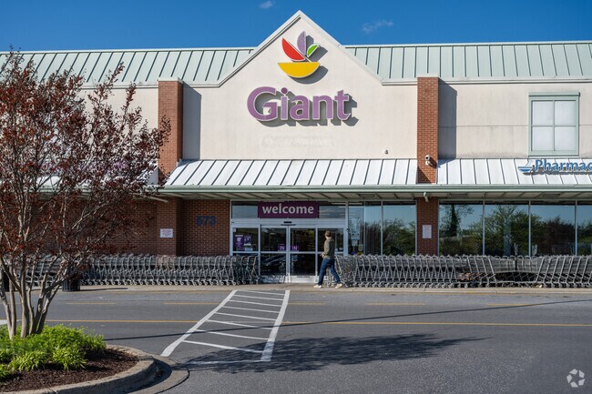 Enjoy the convenience of shopping at Giant in Severna Park.