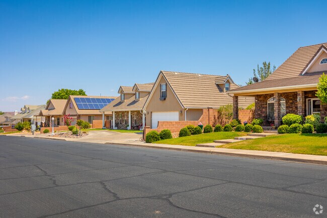 Homes in Santa Clara Heights are clean and well-kept.