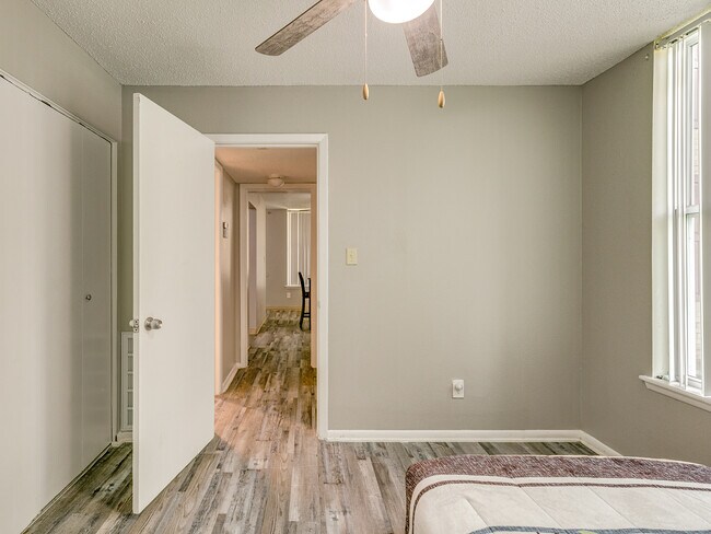 Hillcrest Residences, Oklahoma City, OK 73119 - photo 6