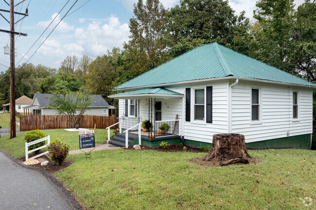 Winston Ridge offers spacious suburban living about 2 miles from downtown Lynchburg.