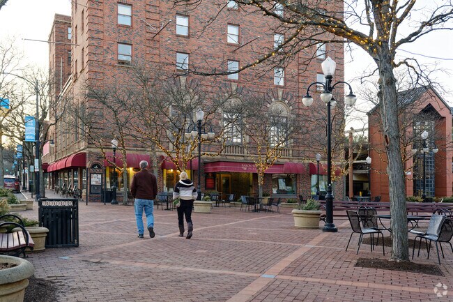 Market Street in Corning is known for its brick sidewalks, specialized boutiques, and a selection of over 30 restaurants that can satisfy almost any diet.