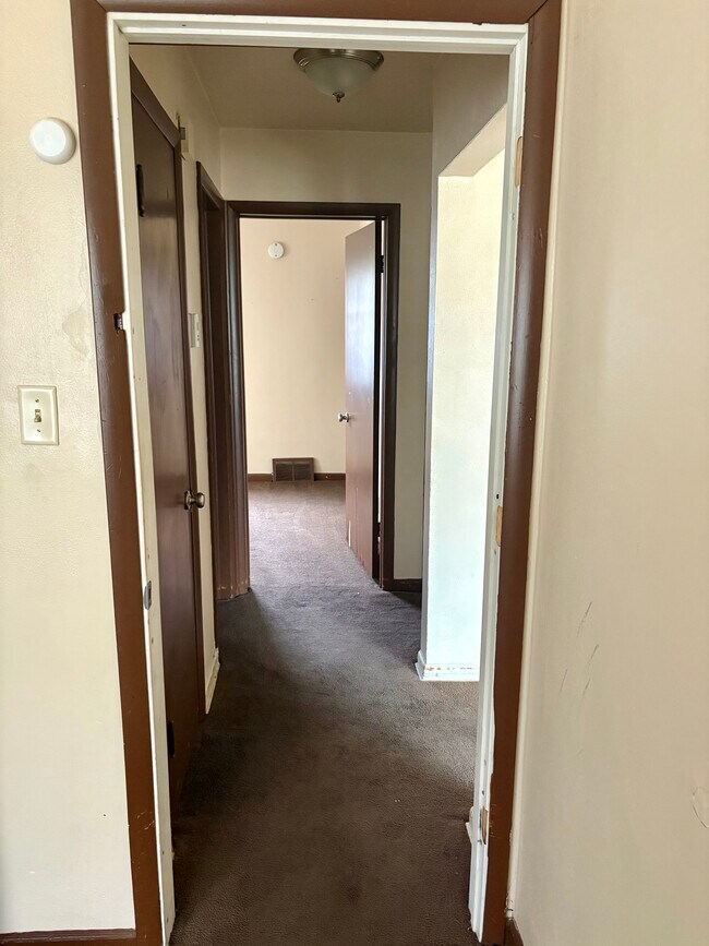 6336 W Euclid Ave unit Lower Unit, Milwaukee, WI 53219 - photo 4