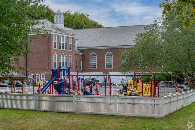 The Western Greenwich Civic Center Park offers a playground and a community center.