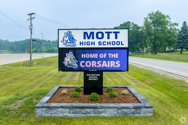 Welcome to Mott High School on Scott Lake Road in Waterford.