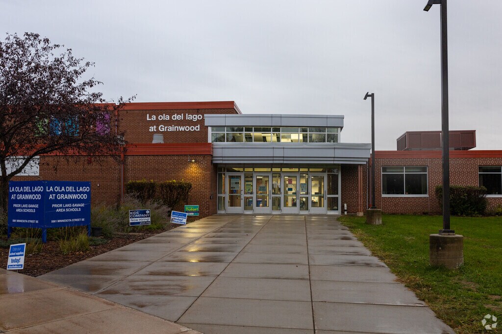 Grainwood Elementary School provides education in the neighborhood of 
Prior Lake.