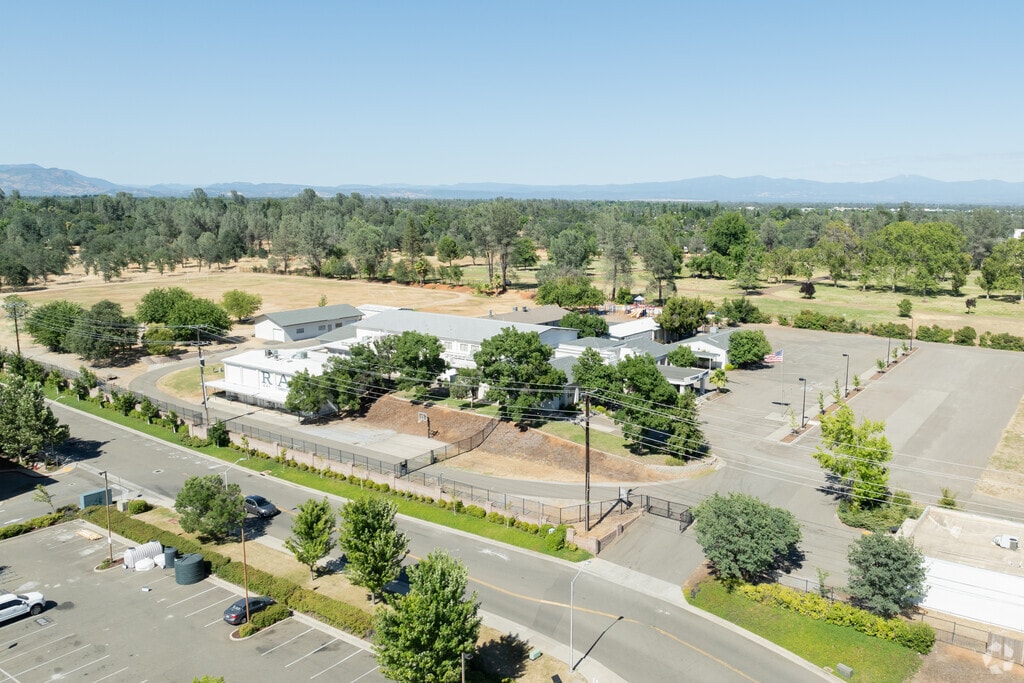 The student to teacher ratio at Redding Adventist Academy is 22 to 1.