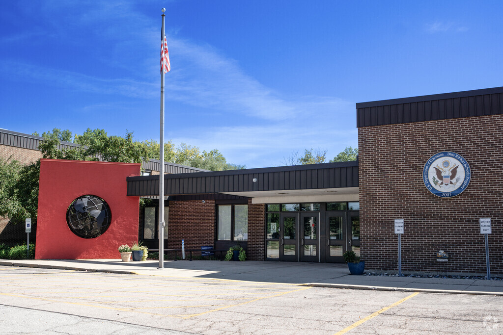 Willow Bend Elementary School provides education in the neighborhood of 
Busse Woods