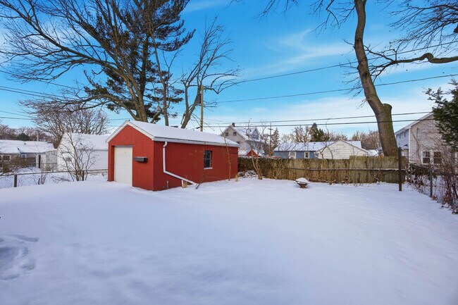 406 Tarrington Rd, Rochester, NY 14609 - photo 6