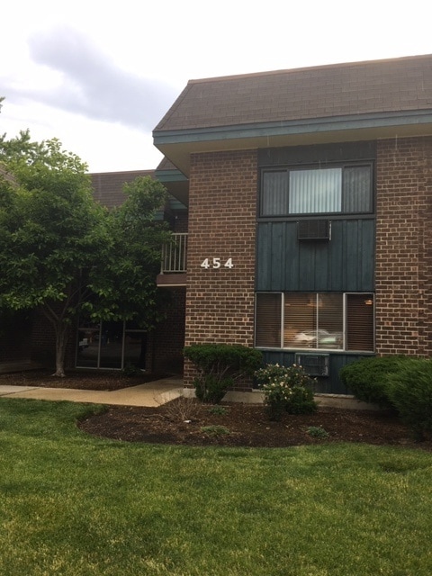 454 S Spring Rd, Elmhurst, IL 60126