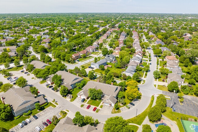 East Schaumburg is a harmonious blend of townhomes, single family homes, parks and more.