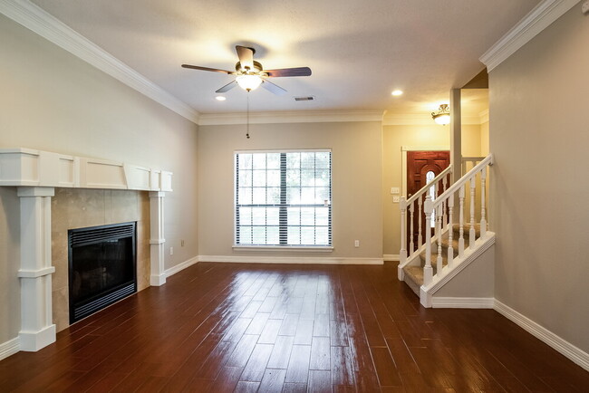 612 Spruce Dr, Conroe, TX 77302 - photo 3