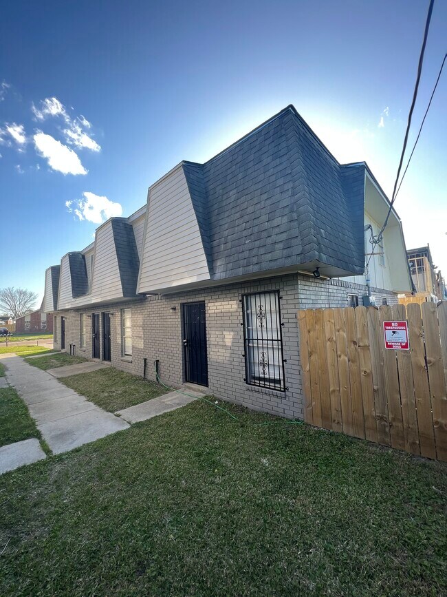 520 Revere Dr unit A, La Place, LA 70068 - photo 2