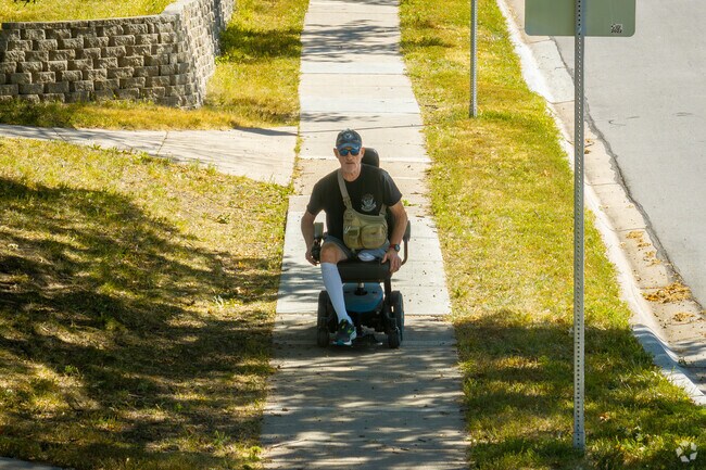 People on the Lincoln sidewalks enjoy a buffer from street traffic.