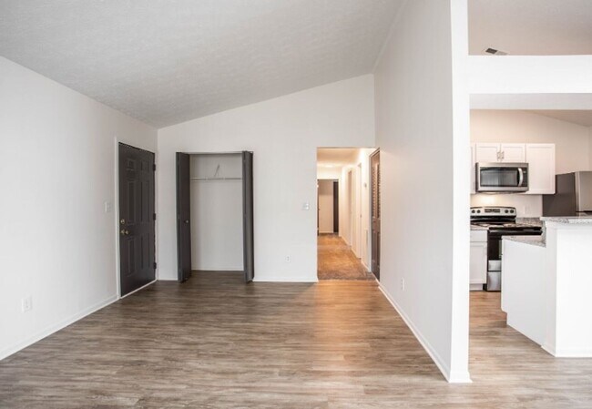 Stratford Commons, Delaware, OH 43015 - photo 7