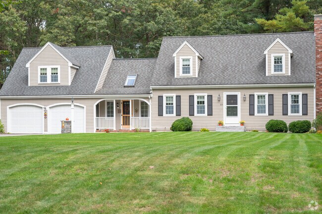 Large Cape Cod style homes in North Pembroke.