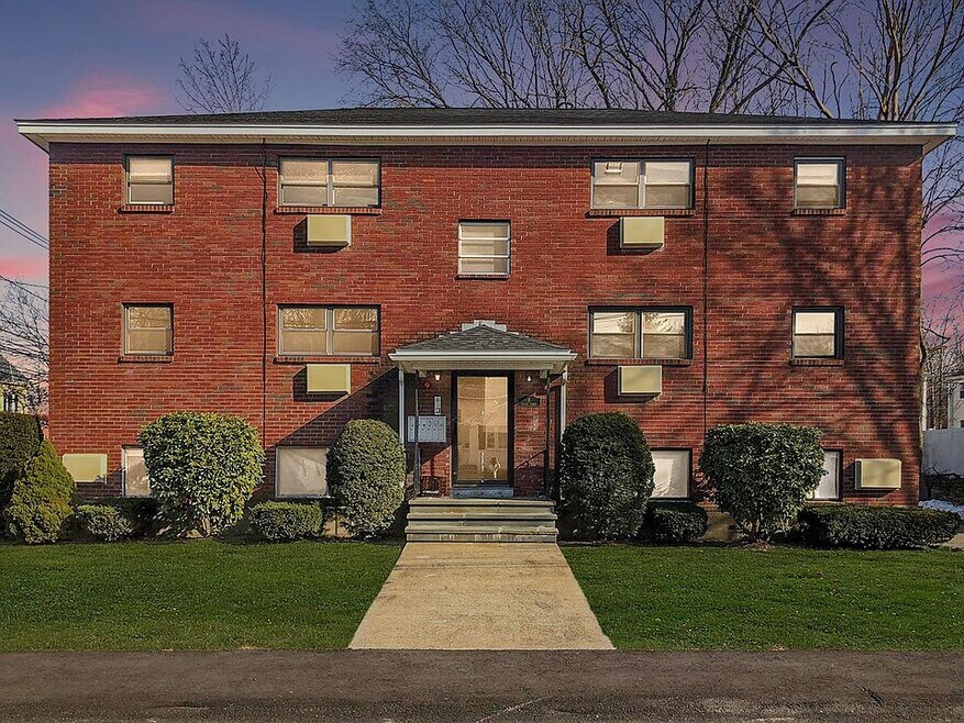 8 Friend St unit 4, Waltham, MA 02453 - photo 1