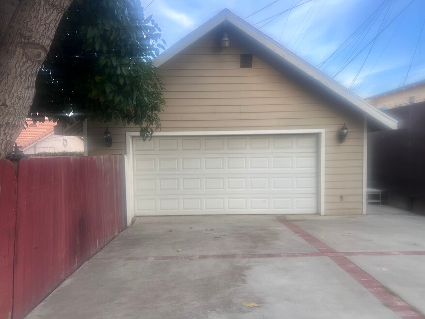 1367 W 12th St unit B, San Pedro, CA 90732 - photo 1