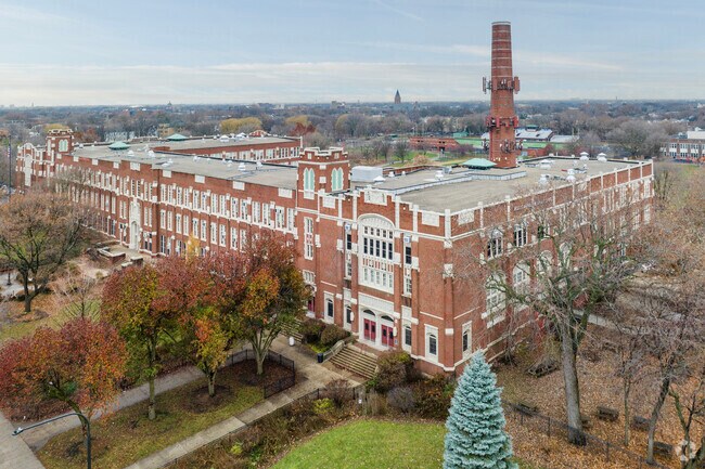 Amundsen High School is a great choice for Ravenswood students.
