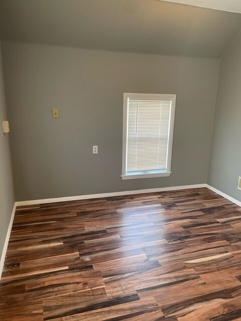 233 W Locust St, Dekalb, IL 60115 - photo 7