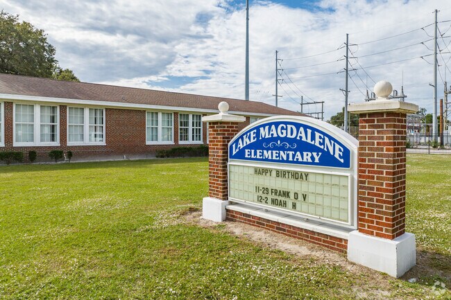 Lake Magdalene Elementary is an above average, public school.