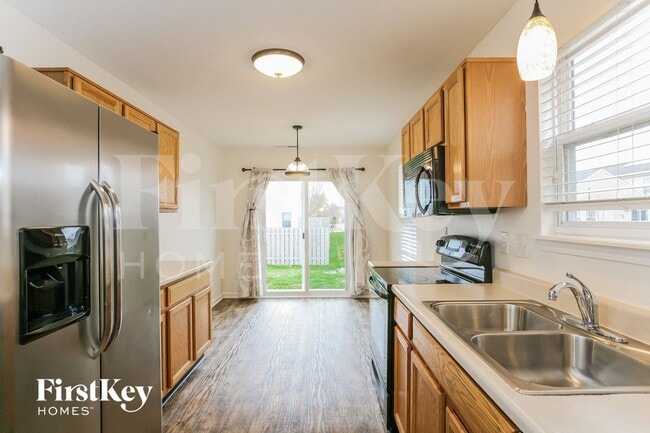 467 Vernon Place, Westfield, IN 46074 - photo 5