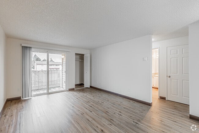 2BR, 1BA - 800SF
