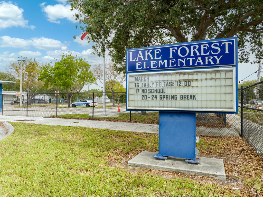 Lake Forest Elementary School, Rankings & Reviews - Homes.com