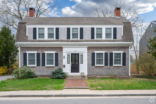 Colonial architecture can be seen throughout Wareham.