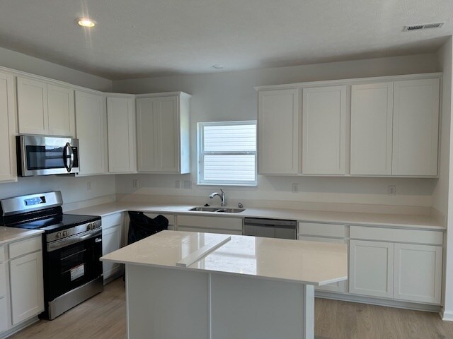 6009 Highview Cir, Floyds Knobs, IN 47119 - photo 1