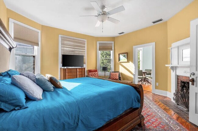 205 SE 7th St unit ID1359102P, Gainesville, FL 32601 - photo 3