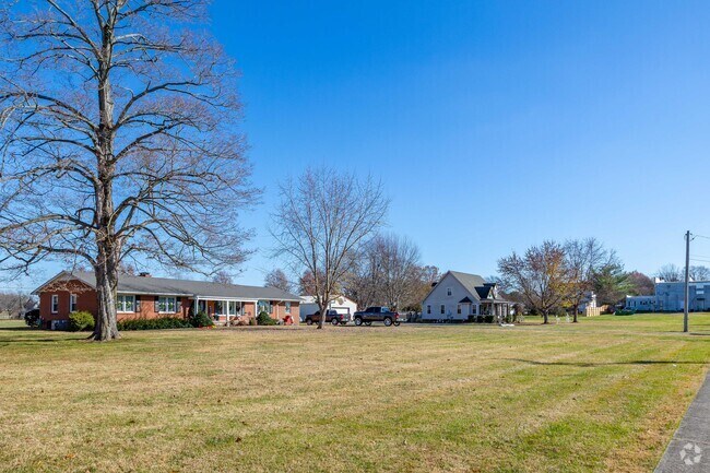 Orlinda homes vary from ranch to farmhouses.