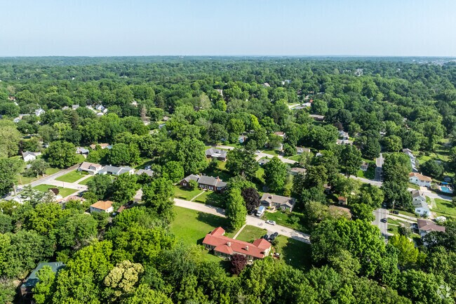 More suburban than its historic neighbors, Ashland offers access to midcentury homes, shopping and entertainment.