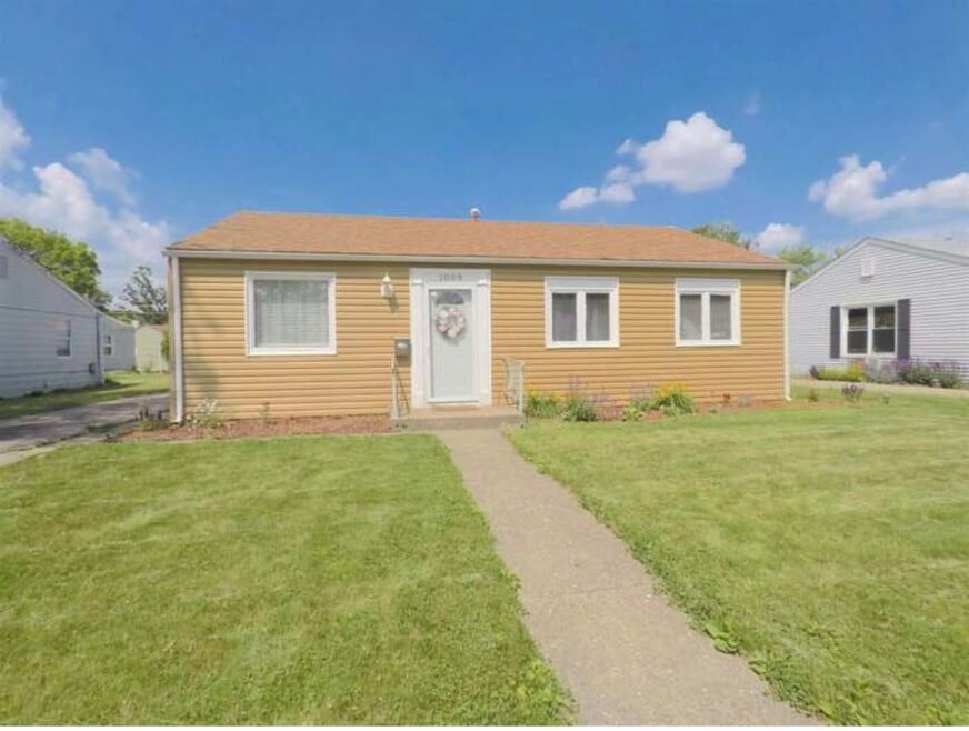 1009 40th St, Moline, IL 61265 - photo 1